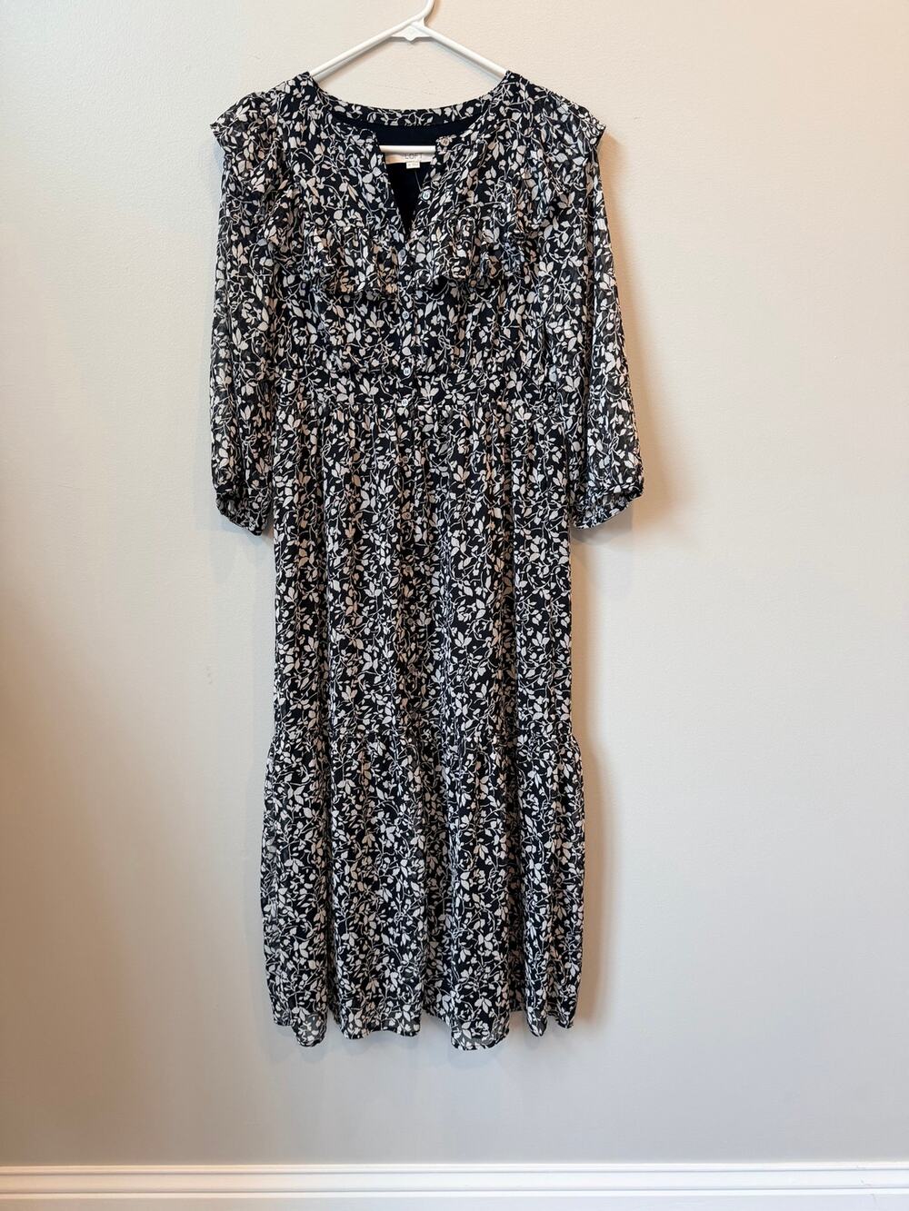 NWT LOFT Black White Floral Chiffon Midi Maxi Dress Ruffle V-Neck Women’s XS